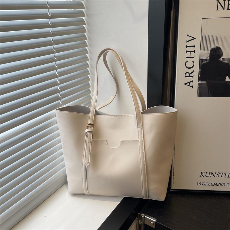 Street Style Large Pu Tote Bag For Women With Magnetic Closure And Inner Phone Pocket