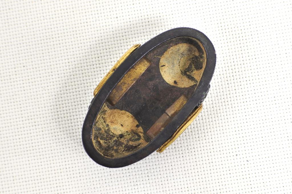 Yoshioka Inabanosuke Fuchi Kashira Gold Inlaid Crane and Three Chicks Edo Japan