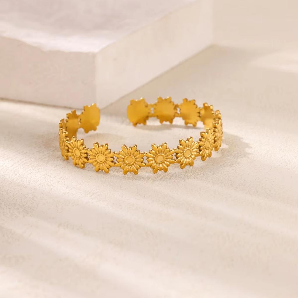 Hugging Stainless Steel Bracelet For Women Gold Color Shell Summer Waterproof Cuff Bangles Bracelets Flower Jewelry Accessories
