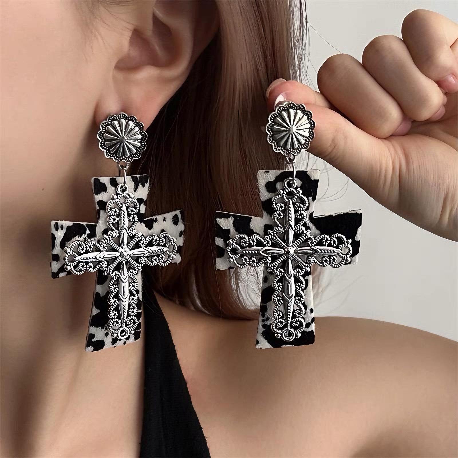 

Personality exaggerated black and white leopard print mango star cross earrings stud earrings women s niche fashion hip hop trend earrings