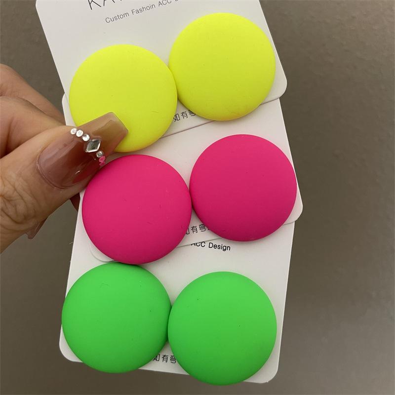 Neue runde bunte Ohrringe für Damen - Bonbonartige fluoreszierende Farbe, Übertriebene große runde Scheiben als Ohrringe.