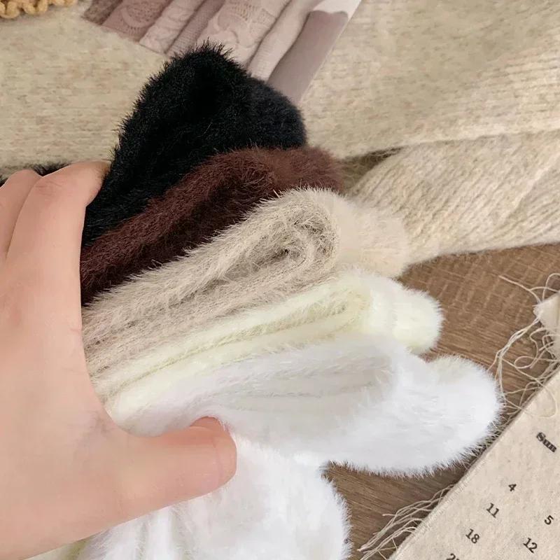 Șosete de catifea pentru femei Toamnă și iarnă Îngroșați Inimă termică Coral Catifea Somn Pardoseală de pluș Sosete alb Negru Lenjerie de corp