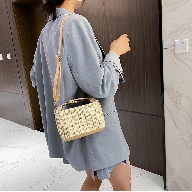 Women's Chic Woven Straw Crossbody Bag Multifunctional Shoulder Bag with Zip Closure, Beige and Brown Design, Suitable for Spring/Summer