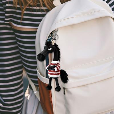 Plüschpferd Schlüsselanhänger Weicher Niedlicher Cartoon-Pferdeanhänger im Pullover Pferdejahr Maskottchen Anhänger mit Schlüsselring für Rucksack Handtasche Autschlüssel Dekoration