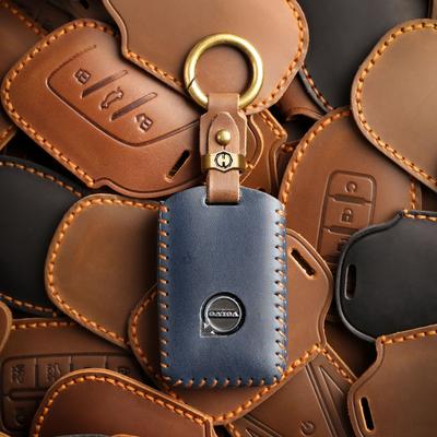 The New Retro Key Cover Is Suitable for Volvo's New Car with Hand-stitched Real Cowhide Key Case Ring.
