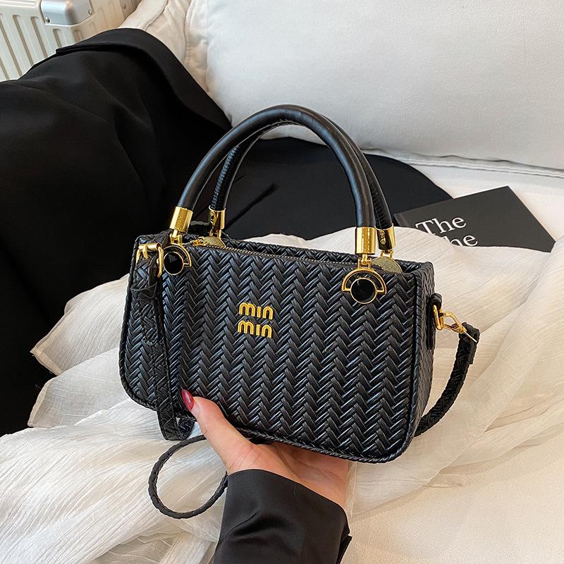 

2025 Высококлассный Модный Темперамент Плетеная Сумка-Тоут: Маленькая квадратная сумка кроссбоди и на плечо чёрный