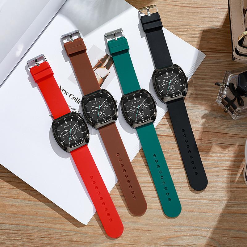 Classic Ladies Quartz Watch With Diamond Accents And Silicone Strap For Casual Wear