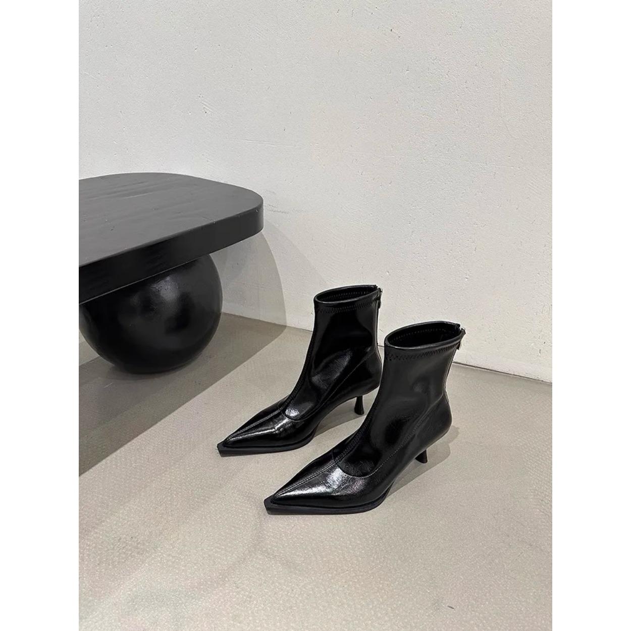 

2025 Новые женские модные ботильоны Острый носок Тонкий каблук Застежка-молния сзади Короткие ботильоны Французский ретро Универсальные Весенне-осенние ботильоны 40 чёрный