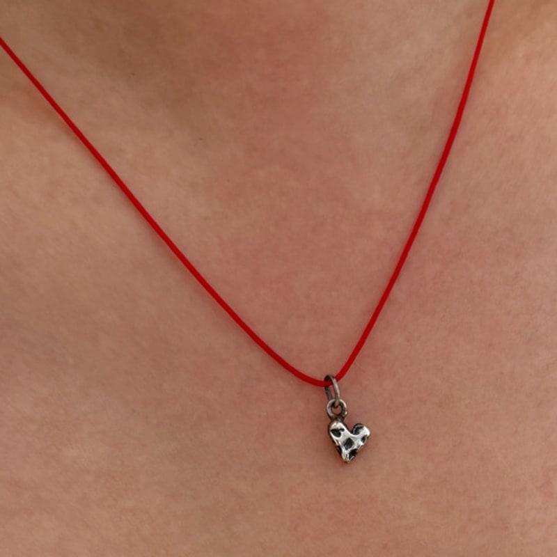 TO.STONE Mellow Heart Necklace, oil painting (red string)