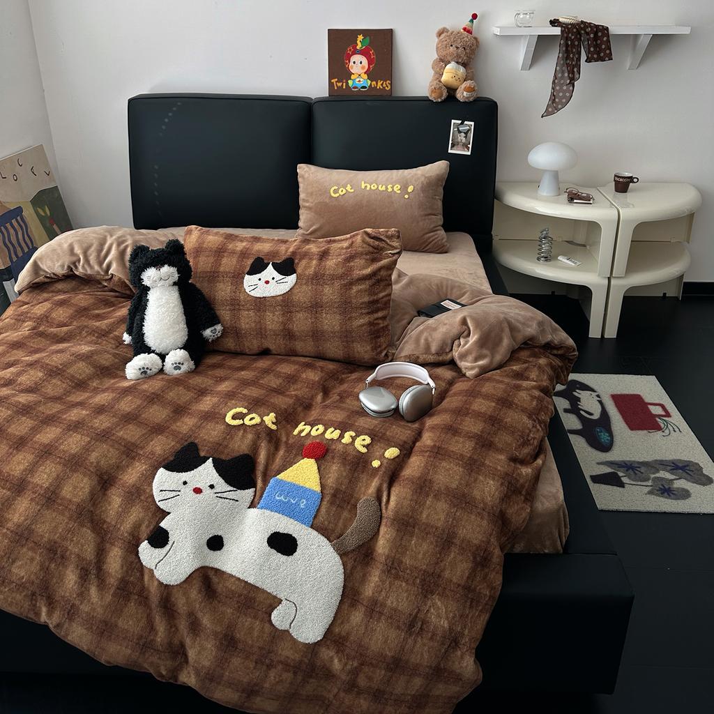 Cute Cat Embroidered Autumn Winter Warm Bedding Set Milk Velvet Thicken Warmth Duvet Cover Set with Sheet Quilt Cover Pillowcase