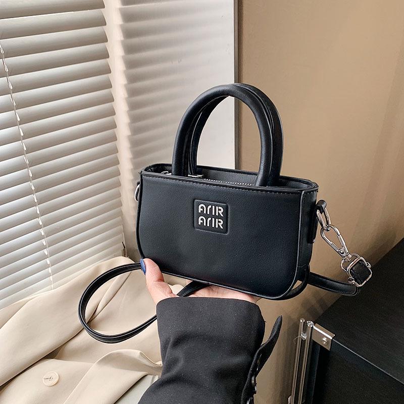 

Ретро мини кроссбоди сумка на плечо для девочек Miu Miu с держателем для помады в стиле Чжан Юаньин.