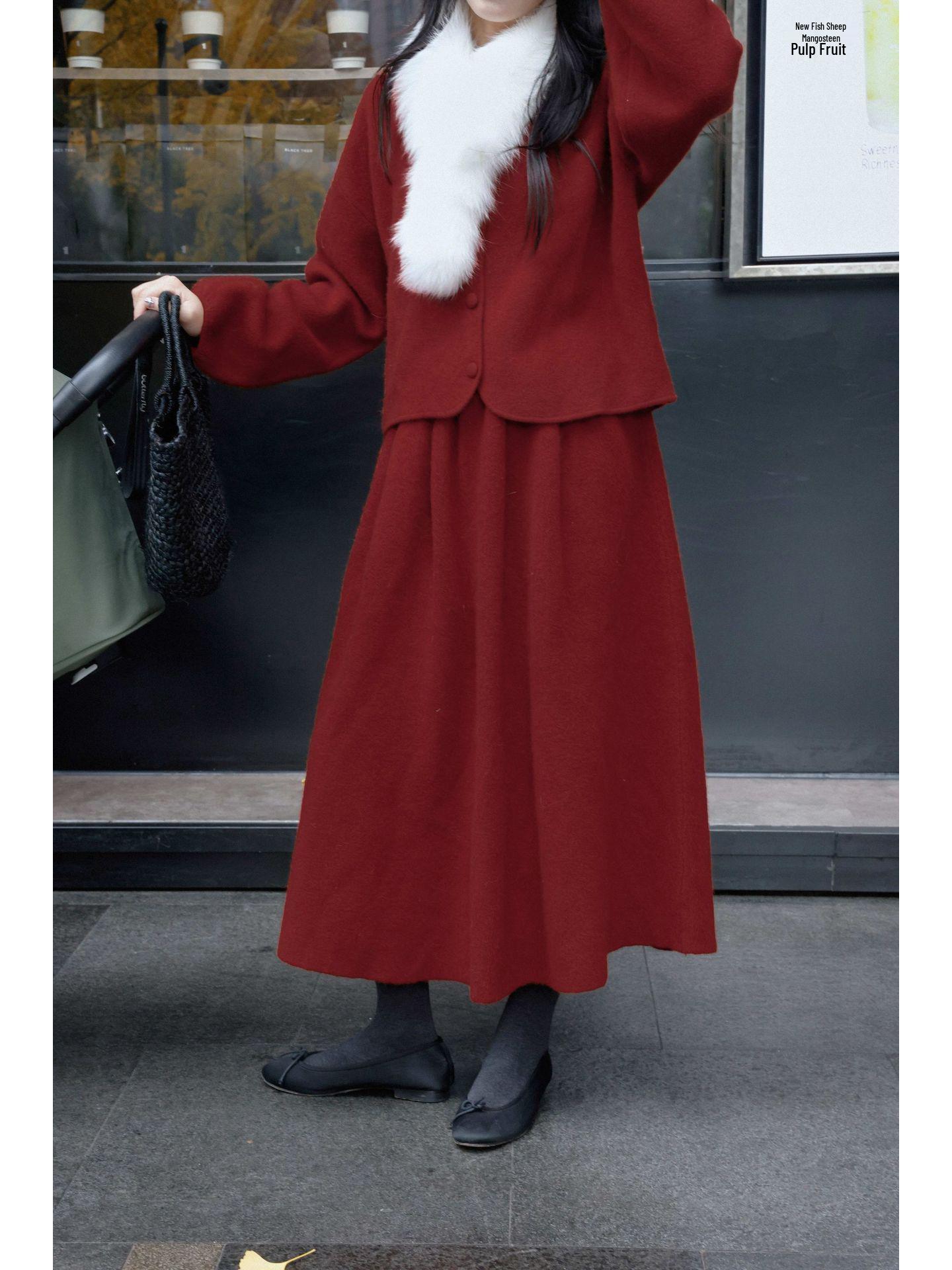 Ши Цзянь Красный Роскошный Комплект из Вязаного Изделия и Юбки со Съемным Меховым Воротником - Новогодняя Версия One Size