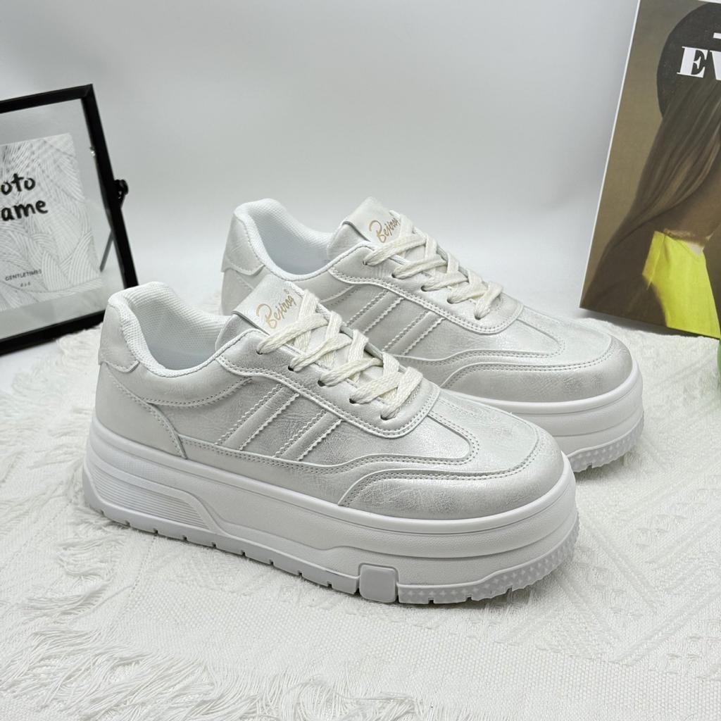 Platform white shoes women's 2025 spring new casual sports shoes retro versatile small height increase popular board shoes