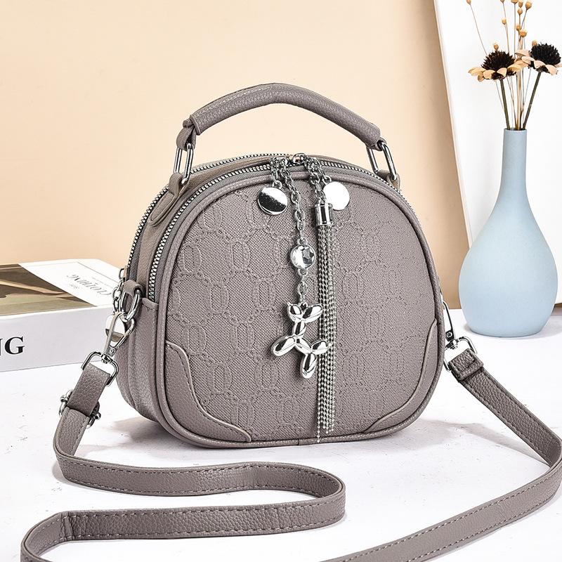 Simple and fashionable single shoulder portable messenger bag autumn and winter exquisite small round bag women's multi-layer fringed bag