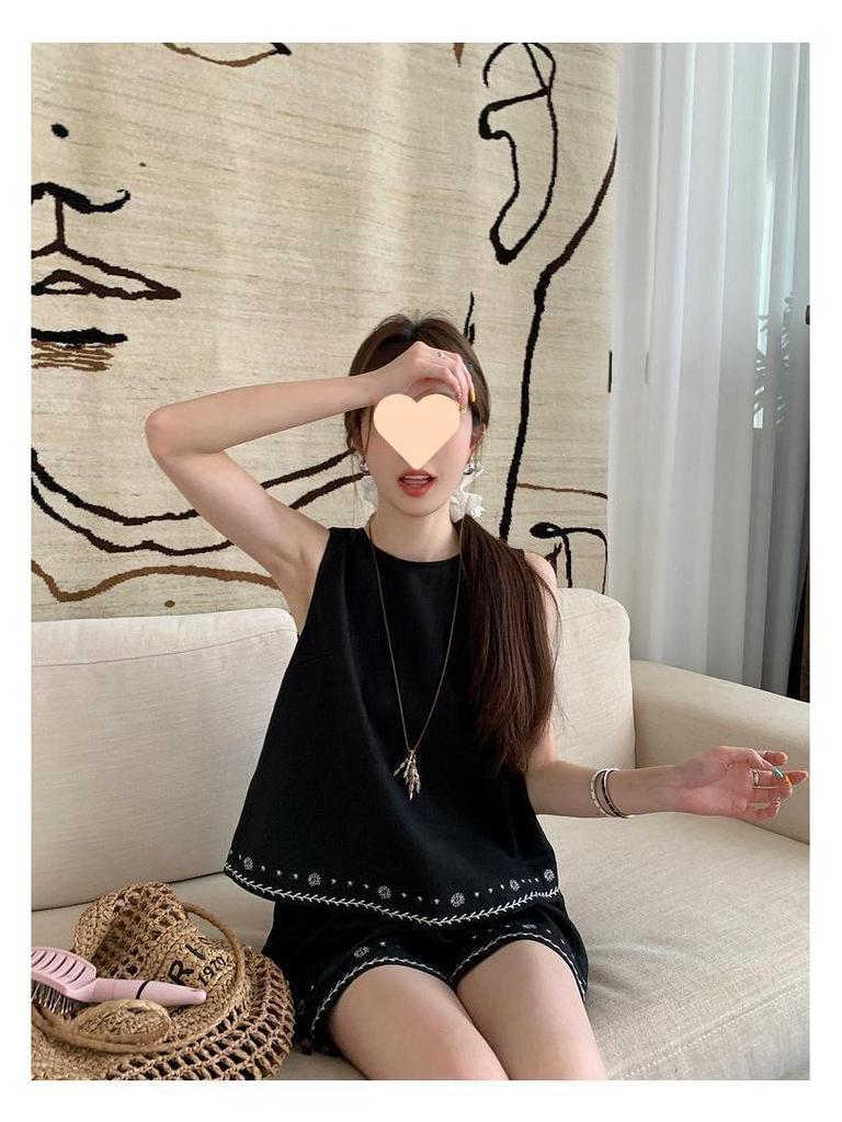 Chic Summer Sleeveless Women's Suit: Elegant Embroidered, Casual & Versatile Two-Piece with Loose Wide-Leg Shorts.