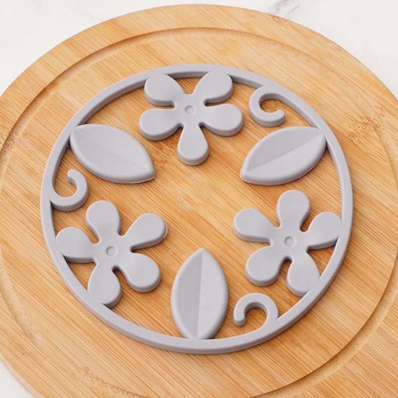 

Flower Design Heat-Insulating Placemat for Bowls, Plates, and Teacups сірий колір