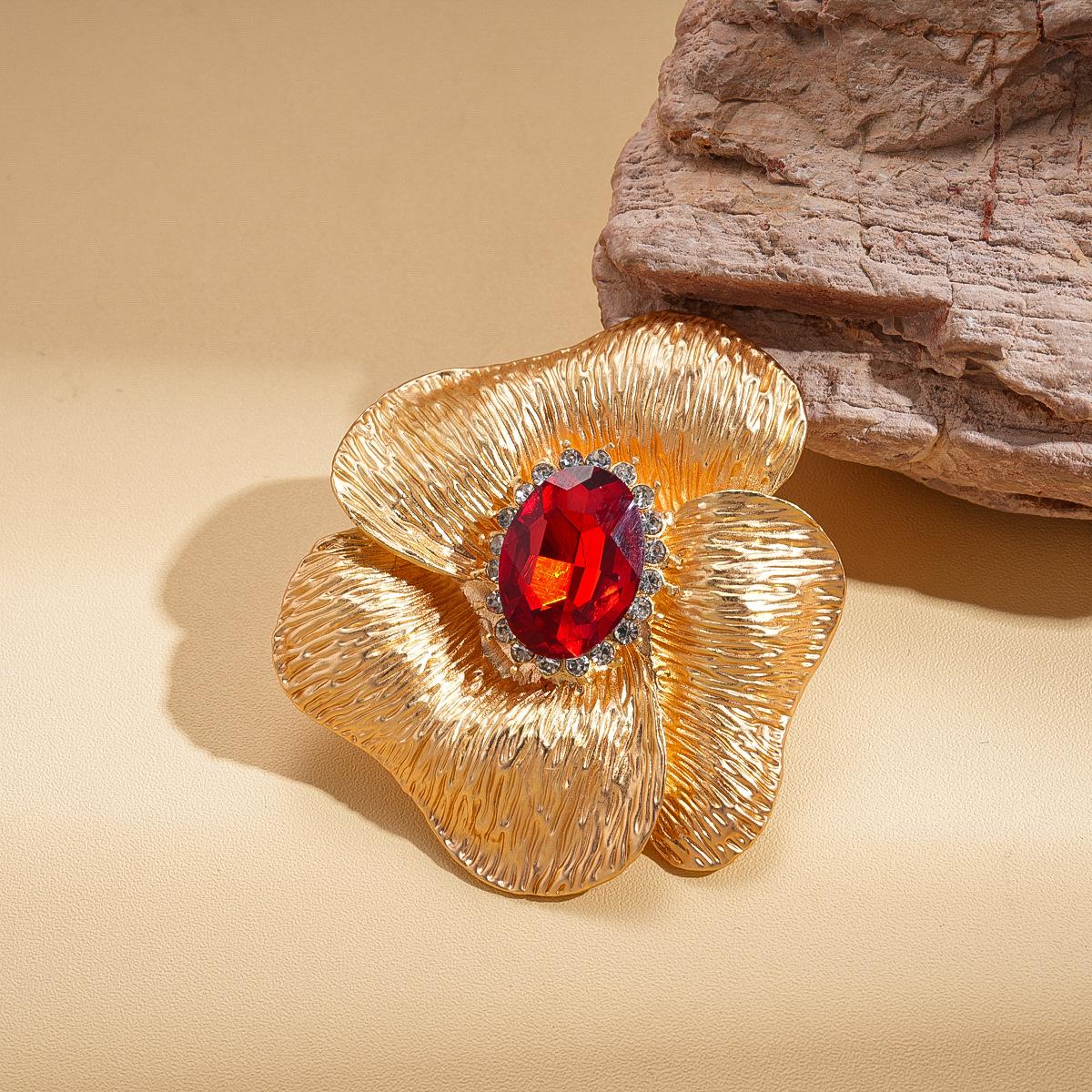 

European and American light luxury style diamond-encrusted geometric oval flower brooch retro niche accessories