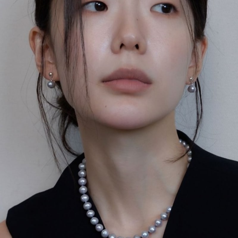 Aube De Moi Grey Pearl Drop Earring