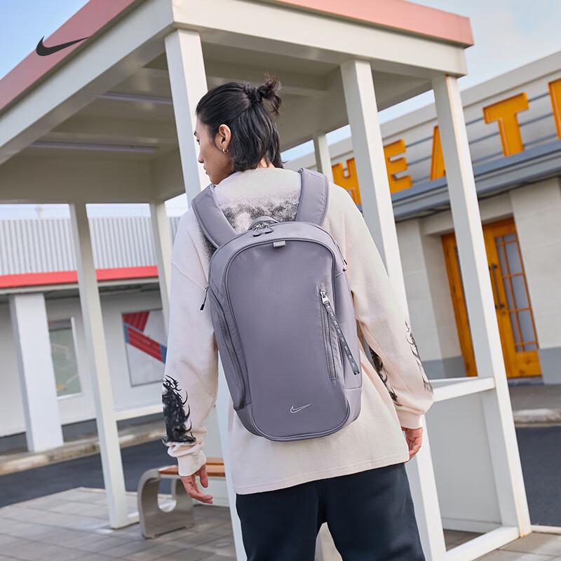 

Рюкзак Nike Commute One Size