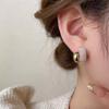 Elegante Ohrclips mit Perlen-Metallbogen – Herbstkollektion 2024, kein Piercing erforderlich.