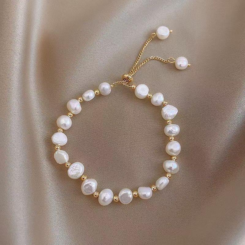 Baroque Pearl Drawstring Bracelet: Women's Light Luxury, Irregular Design, Exquisite Handcrafted Jewelry.