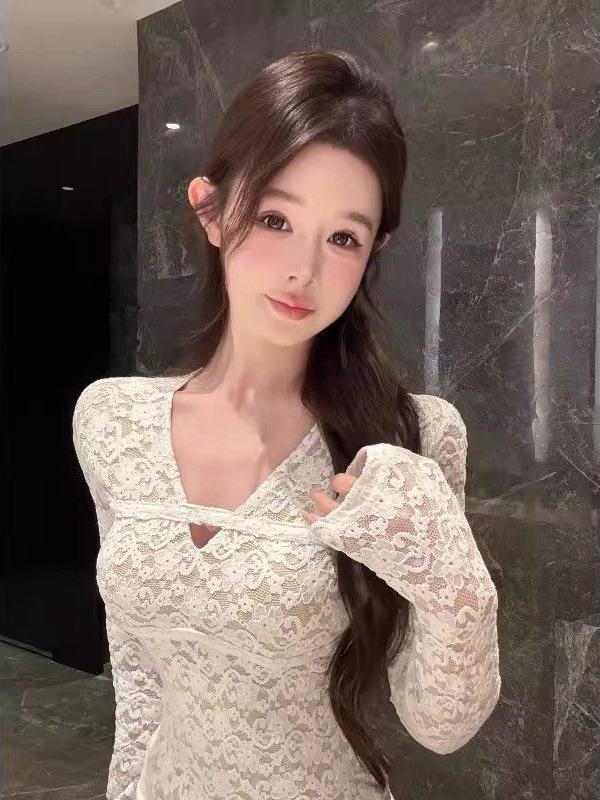 Women's White Lace V-Neck Long-Sleeve T-Shirt - Sexy Autumn Inner Layer