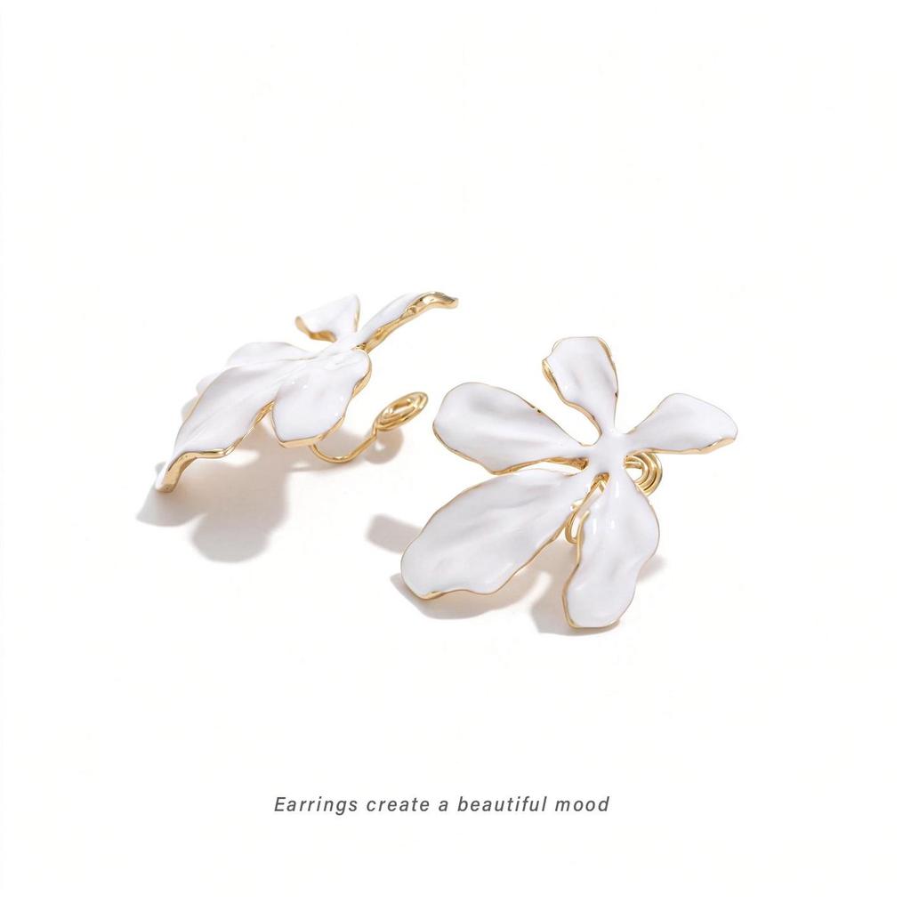 Elegant Minimalist White Petal Earrings: No-Piercing High-End Ear Clips for Women