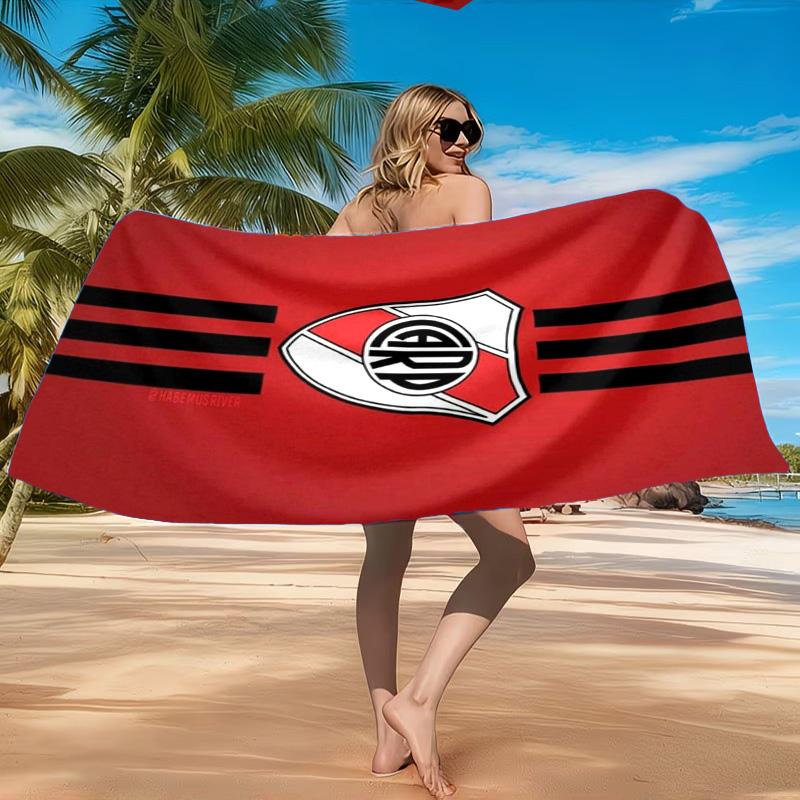 Asciugamano da Spiaggia Emblema River Plate, Asciugatura Rapida, Facile da Curare, Adatto sia per il Fitness che per le Vacanze al Mare, Essenziale Sportivo