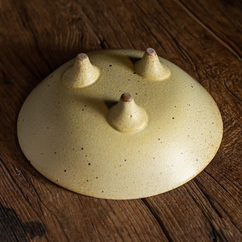 Beige Ceramic Three Legged Fruit Plate Refreshments Tray Dessert Plate Salad Bowl Snack Bowl Soup Plates Sashimi Plates