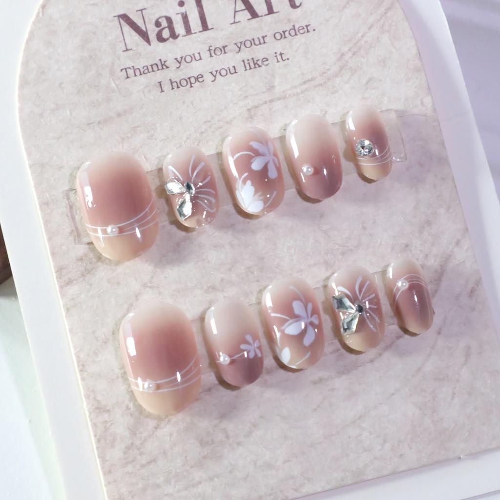 Pure Desire Blush Wear Nail Art Summer New Nail Art White Flower Short Round Wear Fake Nails