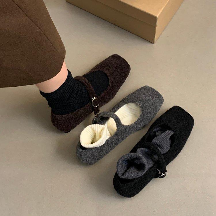 Franske high-end fluffy bomullssko 2024 høst og vinter nye flatebunnede grunne munn enkle sko retro temperament Mary Jane sko