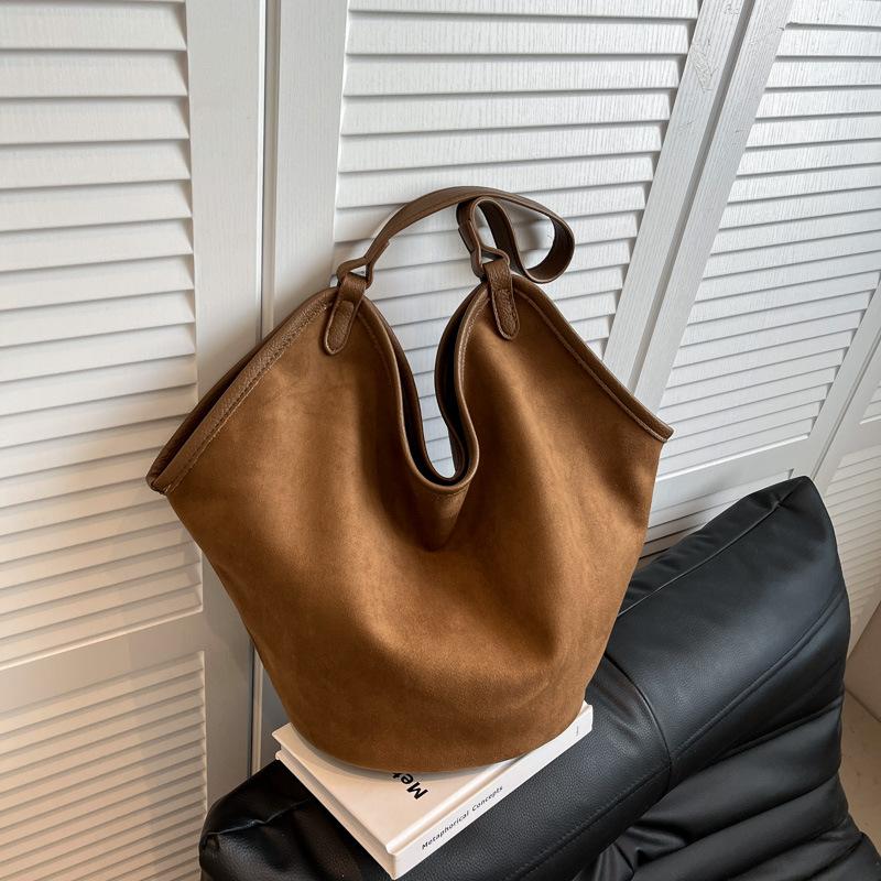 Autumn and Winter Retro Large-capacity Bag Women's 2025 New Fashion Commuter Shoulder Bag High-end Portable Tote Bag