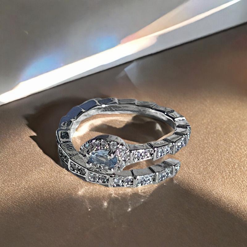 Luxuriöser Schlangenring mit vollem Diamantbesatz: Glänzende, Hochwertige Offene Kupfer Münze für Damen