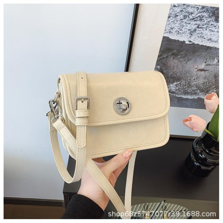 

Collegiate style retro crossbody bag women s 2025 new commuter bag literary and casual large-capacity shoulder bag small square bag покинуть белый