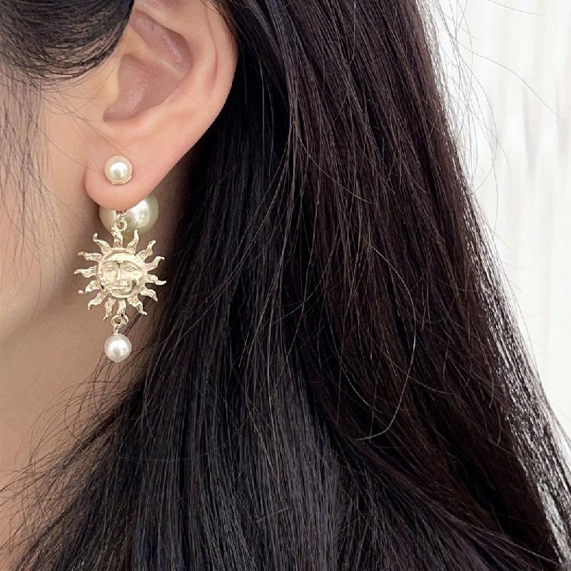 High-End Golden Sunflower Pearl Earrings: Women's Double-Sided Multi-Wear Studs with Small and Large Pearls