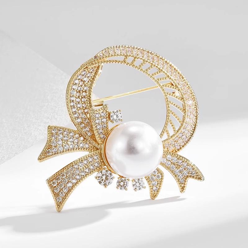 Elegante und Grandiose Damen-Diamant-Schleifenbrosche, Perlenbrosche, Leichter Luxus und High-End-Designgefühl