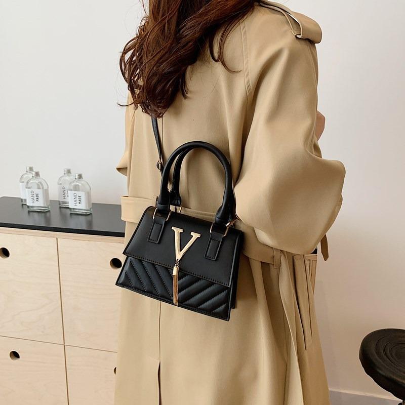 New Casual Personalized Portable Small Square Bag Fashionable Simple Retro Fashion Trend Shoulder Messenger Bag