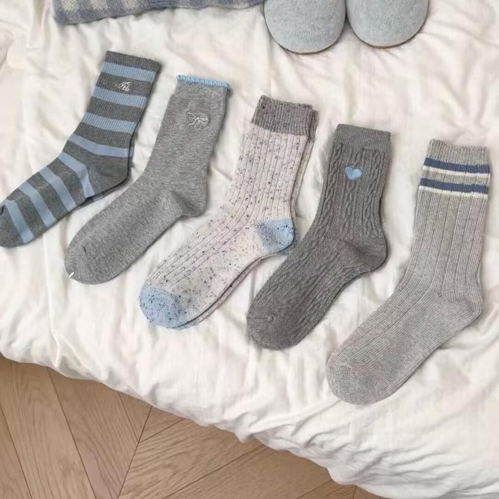 5 Pairs Autumn and Winter New Socks Gray Women's Socks Simple Wind Cotton Warm and Comfortable Medium Tube Fashion Socks