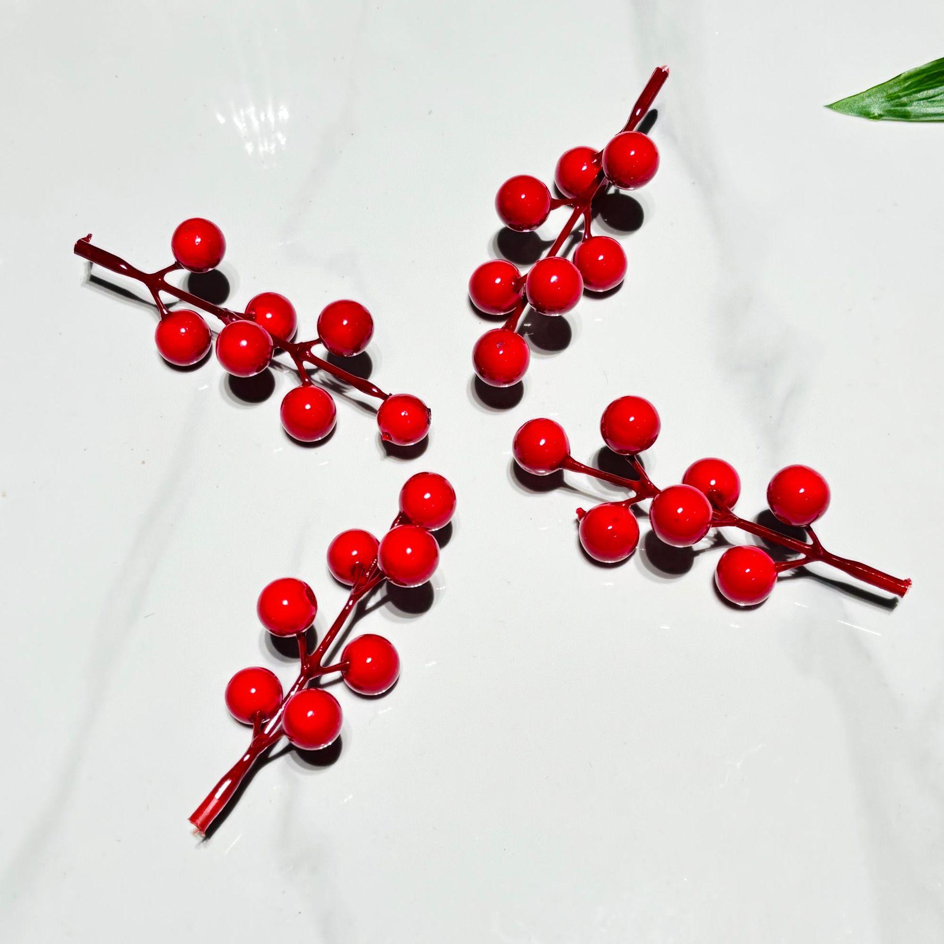 

Christmas Decoration With 5 Forks Of Red Fruit And DIY Flower Wreath Materials One Size красный