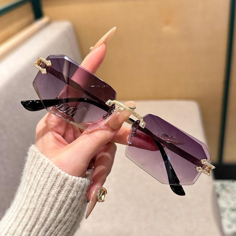 

2025 Personalized Devil Metal Leg Glasses Fashion Cutting Edge Frameless Sunglasses