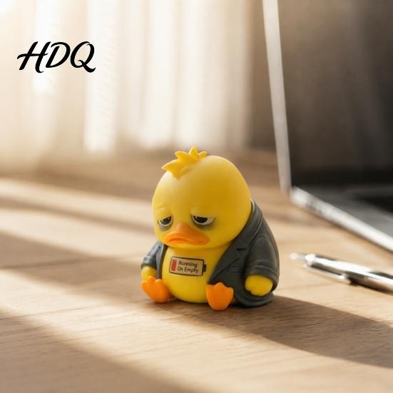 Emotional Support Duck Figurine Figurine Resin Yellow Ornament Artistic Decoration Cute Statue for Home Office Desk Decor Ornament