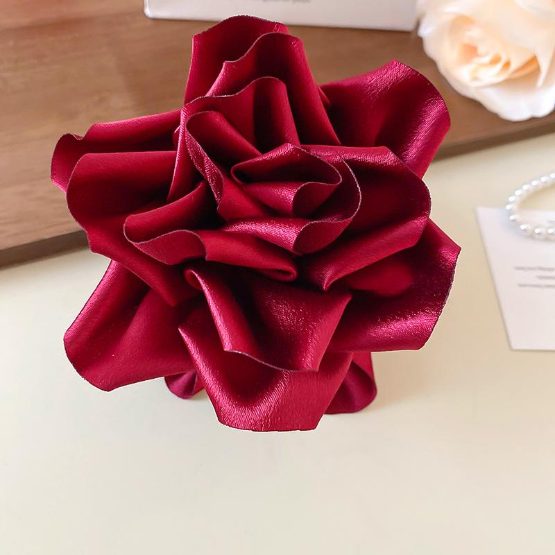 Early spring atmosphere satin three-dimensional rose hairpin fashion light luxury design shark clip niche high-end hair accessories