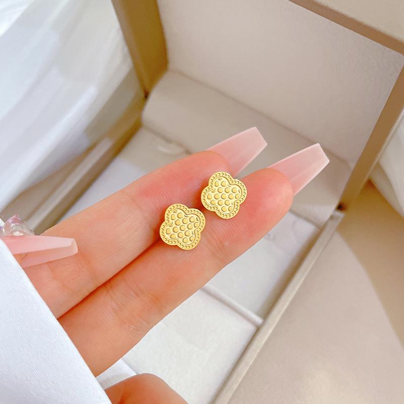 Lucky Grass Minimalist Stud Earrings Cold Men'S And Women'S Earrings Personality Temperament Banquet Earrings