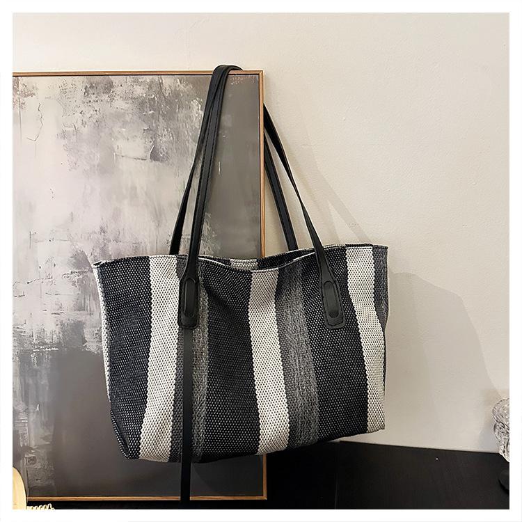 

Женская сумка-шоппер большой вместимости, женская 2025 новая простая повседневная сумка-тоут в вертикальную полоску, модная сумочка чёрный