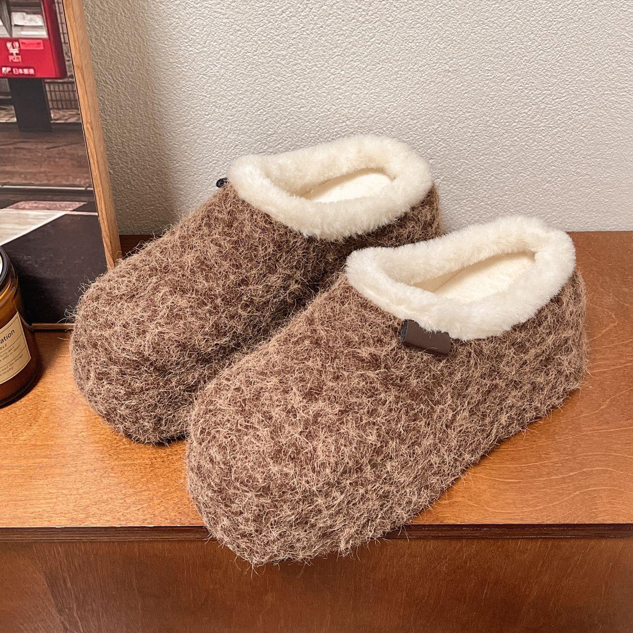 

Обувь женская 2025 Med Тапочки повседневные закрытые носки Меховые шлепанцы Флок Платформа Pantofle Роскошные плюшевые плоские новые резиновые подошвы Шлепанцы 37 серый