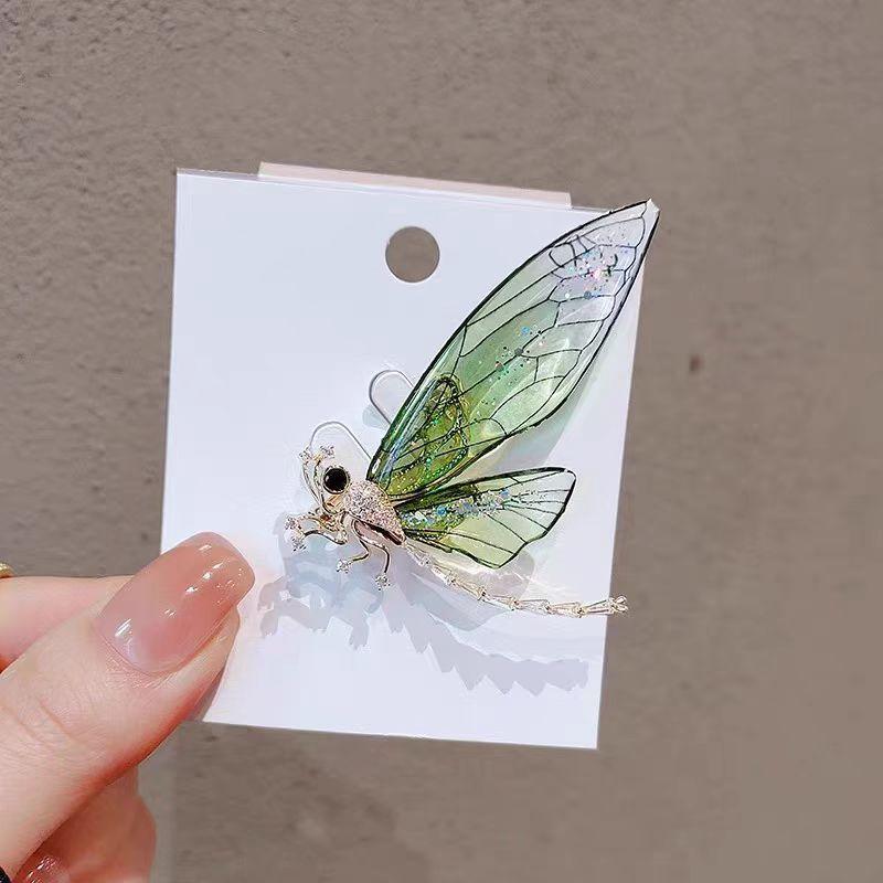 

Smart Green Dragonfly Brooch Women s Fashion Elegant Versatile Pin Advanced Sense Delicate Anti-light Suit Corsage