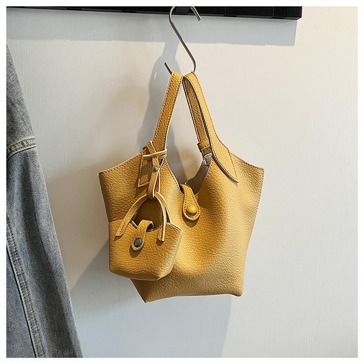 Niche Casual Bucket Bag  New Fashion Spring and Summer Mother Bag Soft Leather Temperament Shoulder Women's Bag