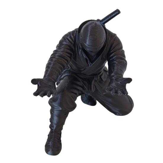 

Ninja Pen Holder Desktop Decoration Kneeling Ninja Pencil Holder Cool 3D Printed Pen Stand Gift for Teens Boys Adults Office Desk Accessory чёрный
