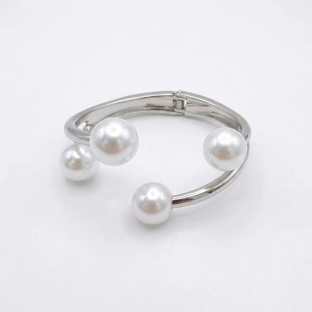 Asymmetrical Pearl & Metal Alloy Bracelet for Women - High-End Light Luxury Design