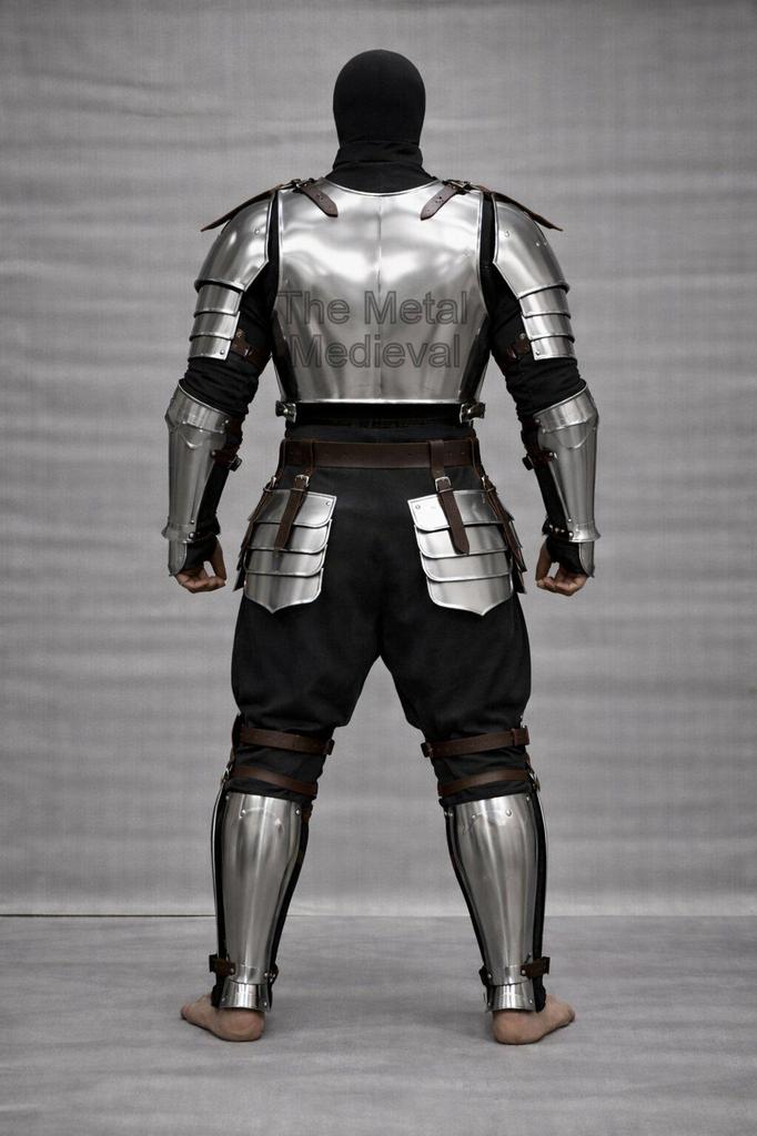 Costume da Cavaliere Gotico Fatto a Mano – Abito da Guerriero Medievale Indossabile per LARP, Cosplay e Rievocazioni Storiche